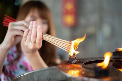 香長短的意思|習俗百科／香的長短不一樣！祭神、拜祖先有區。